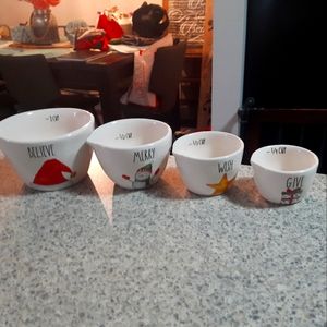 VVHTF Rae Dunn Christmas measuring cups